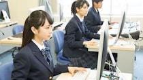 母の「固定にしなさい」に従った女子高生に、担任が漏らした「固定にしたの？」の一言…よくわからず〈奨学金の金利〉を選んだ現在29歳の女性、2026年の金利上昇で知った“選択の重み”
