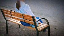 教師になんてならなきゃよかった…「平均月収42万円」の小学校教師になった28歳女性の後悔。赴任3日目に目撃した「まさかの光景」
