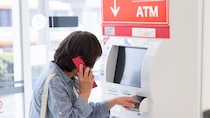 ATMの前で腰を抜かしました…年金月13万円・74歳女性の口座から「老後資金2,500万円」が消え去った日。キッカケは昼下がりの〈1本の電話〉【弁護士が警鐘】
