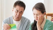 はっ!? 本気で言ってるの？ 預金通帳に違和感を覚えた65歳妻「今月、少ないよね…」年金事務所職員に告げられた「まさかの真実」