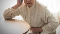助けて！老人ホームで暮らす年金月23万円・87歳母の悲鳴…55歳長男が施設で目にした「まさかの光景」【FPの助言】