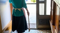 「もう疲れました。離婚しましょう」…長年のワンオペ育児・義母の介護に限界を迎えた63歳専業主婦。〈財産分与800万円〉で“束の間”の自由を満喫も、直面した過酷な現実【CFPの助言】