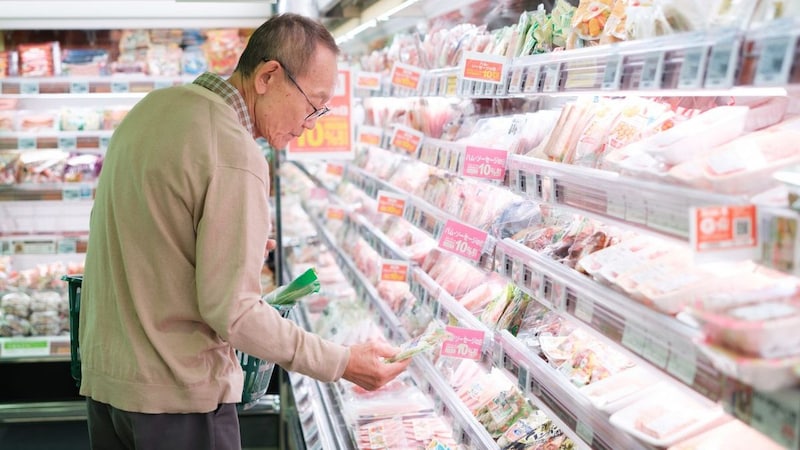 「こんなに増えて、どうすりゃいいんだ」…食費月3万円で慎ましく生きる72歳、気づけば総資産「1億4,000万円超」に。隠れ富裕層が抱える“切実な悩み”【FPの解説】