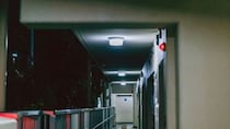 ▼「もう、誰もいない…」かつて抽選倍率の高かった「憧れの団地」の今。〈年金月14万円〉80歳母が怯える「孤独死7万人時代」の恐怖