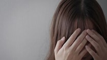 「着信だけで心臓バクバク…」休職後も鳴りやまない会社からの連絡。〈退職代行〉では終われない休職女性のSOS【社労士が「退職代行の限界」を解説】