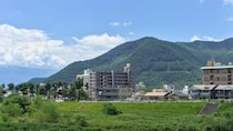 「日本の不動産はバーゲンセール」経営者が夜逃げした“バブルの残骸”を中国勢が次々と買収…石和温泉の4軒に1軒が中国資本、「客の8割が中国人」のホテルも出現