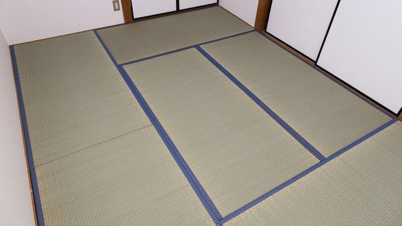 母が老人ホームへ…実家売却を決断した長男。買い手がついたのに「たった6畳」のせいで手放せないワケ【土地家屋調査士が解説】