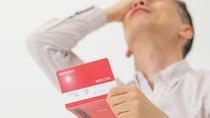 「腰が抜けました」…年収950万円になっても“お小遣い3万円生活”。妻と娘のために尽くした59歳会社員が横転した“まさかの通帳残高”