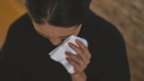 「治験」で、治療費の心配はなかったんですが…51歳夫をがんで亡くした51歳妻の想定外。夫の死後、矢継ぎ早に届いた「500万円の請求書」【FPが解説】