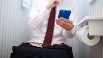 「NISAが、まさか地獄の入り口だったとは…」年収900万円・管理職の44歳夫の激しい動悸。昼休み、会社の個室トイレで震えながら下した〈愚かな決断〉【FPが解説】
