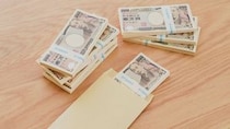 「相続税には縁がないと思っていたのに…」税務調査の連絡に青ざめた57歳男性。亡き父の「遺品整理」で本棚の奥から出てきた〈古い封筒の束〉【CFPが「隠し財産」の無申告リスクを解説】