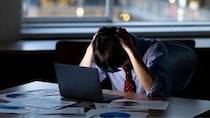 〈月収35万円〉42歳係長、業績悪化で“給与カット”を通告され猛抗議も…「嫌なら辞めろ」と一蹴。給与明細の「役職手当：0円」に愕然【社労士が「労働条件の不利益変更」を解説】