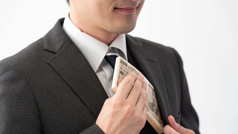税務調査官「支払いの実態が確認できません」52歳ベテラン経理の〈横領3,000万円〉が発覚…「即日クビ」を命じた社長に迫る“まさかの危機”【社労士が解説】