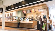 「夏休みは一段と辛いな」…資産8,000万円達成の66歳男性、家族連れが溢れるフードコートで「一人ぽつん」。孤独に苛まれるワケ