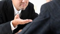 こんなはずじゃなかった…「年収2,000万円・高額納税者」の50代男性の後悔。〈手だしゼロで節税〉を囁く不動産業者のワナ【弁護士が解説】