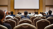 「100万円も値上げされちゃった…」1枚の同意書にサインした年収850万円・53歳会社員の後悔。マンション管理組合の役員は、面倒でも自分でやらないと〈損する〉ワケ【マンション管理コンサルタントが警鐘】