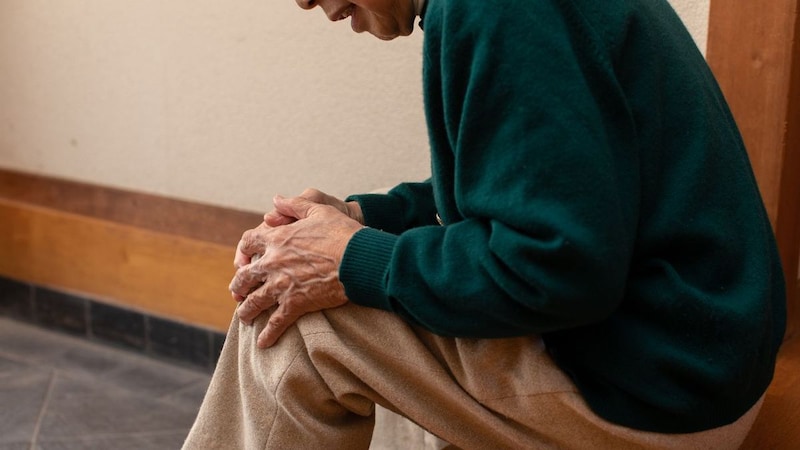 老人ホームに入れなければ、こんなことにはならなかった…年金12万円・81歳母に「施設入居」を勧めた57歳娘の後悔