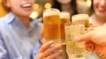 「おめでとうございます！」年商20億円の46歳社長、35歳社員と再婚…直後に発表された“憶測を呼ぶ”超スピード人事、執行役員になった妻の昇進祝いで放たれた〈痛烈なひと言〉