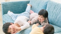 「孫を愛しているから、会いません…」〈年金月15万円・貯蓄2,000万円〉65歳夫婦、今年の夏休みを機に、悟ったこと【FPが解説】