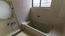 「あんたに言うと大ごとになるから…」いつも電話で元気いっぱいの年金11万円・82歳独居母を訪ねた53歳息子、実家の風呂場で見つけた〈大問題〉【FPが解説】