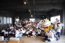 給食でおなじみ「さかなっつハイ！」40周年の感謝をイワシへ　子供たちの人気者・かわちゃん作の歌も発表