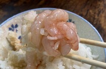 石川県産甘エビがたっぷり入ってこのお値段　刺身・丼・ガーリックシュリンプに...300円で大満足