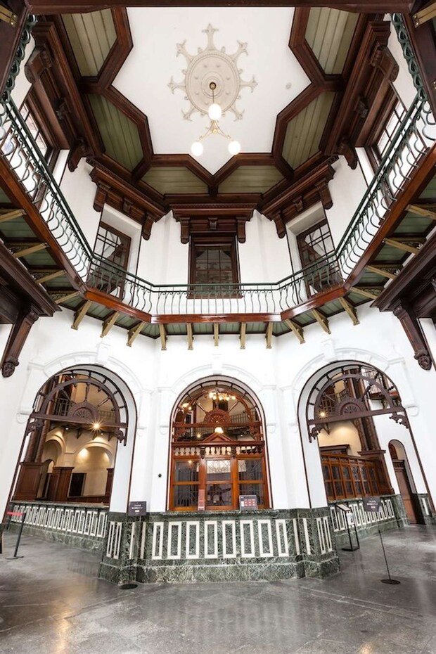 岩手銀行赤レンガ館エントランスホール(写真提供:岩手銀行)