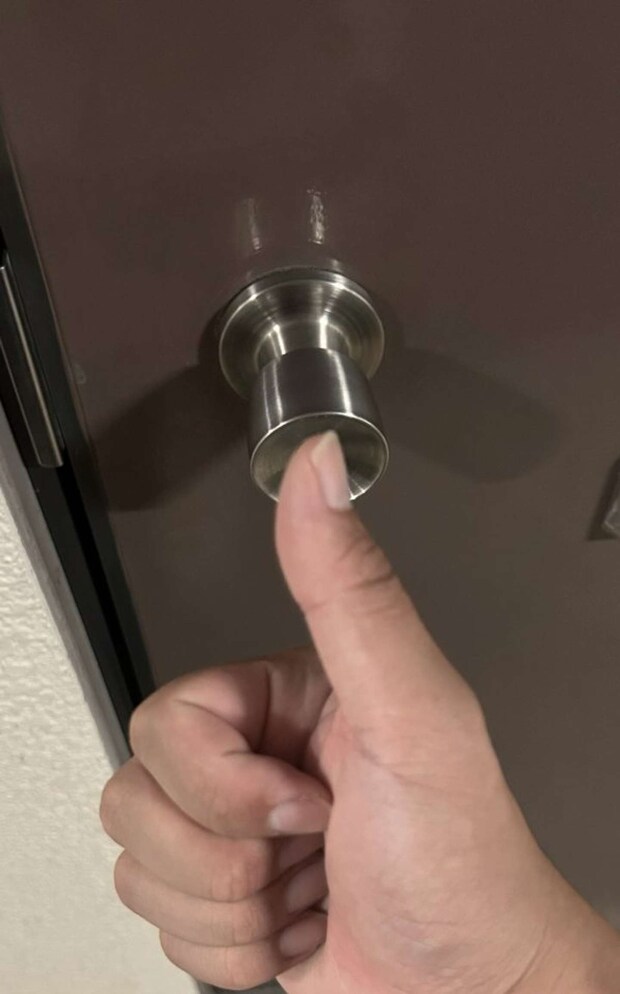 ドアノブ、帰宅(画像は伊達巻子(@datemaki_oic)さん提供)