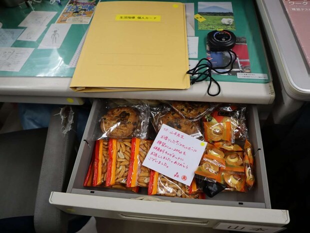 大量のおせんべい