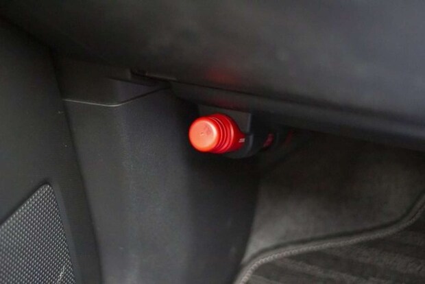 発煙筒から煙が...(画像はphotoAC)