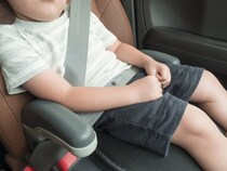 「車の中で母の戻りを待つ内に、発煙筒が発火して...」　パニックの幼児を助けてくれた貴女に届けたい「ありがとう」