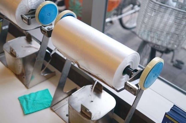 かわりに荷物を詰めてくれて...(画像はphotoACより)