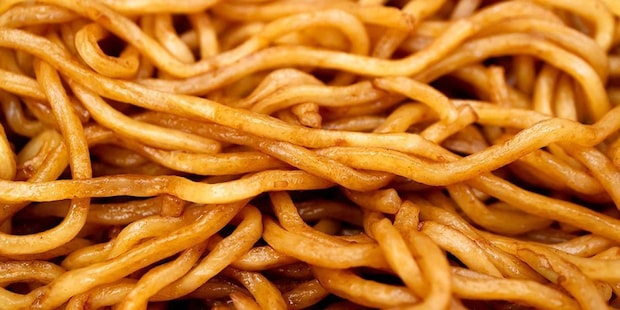 中太角麺形状のノンフライ麺