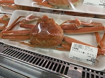 「値段がおかしい」「ゼロ忘れてるのかと」　岩手の鮮魚店が〝値上げ〟したデカい蟹にネット驚がく