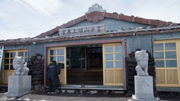 山頂にたどり着いたはいいものの...（画像はphotoAC）