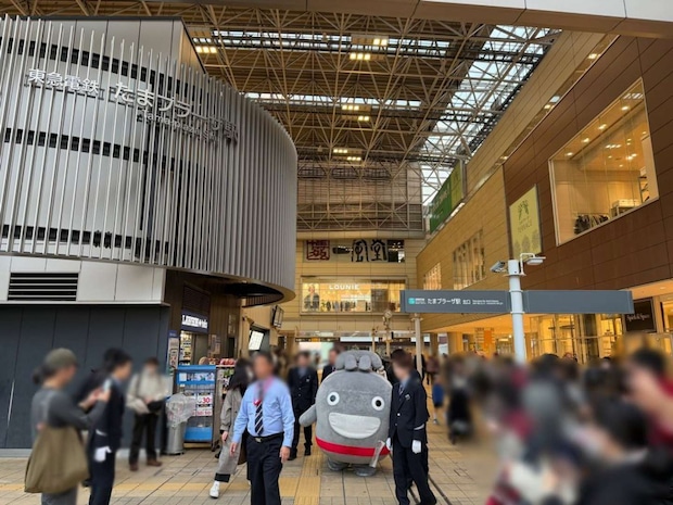 たまプラーザ駅に現れた「のるるん」(画像はいし@mk_ishiさんの投稿より)