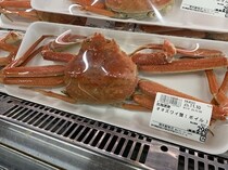 「値段がおかしい」「ゼロ忘れてるのかと」　岩手の鮮魚店が〝値上げ〟したデカい蟹にネット驚がく