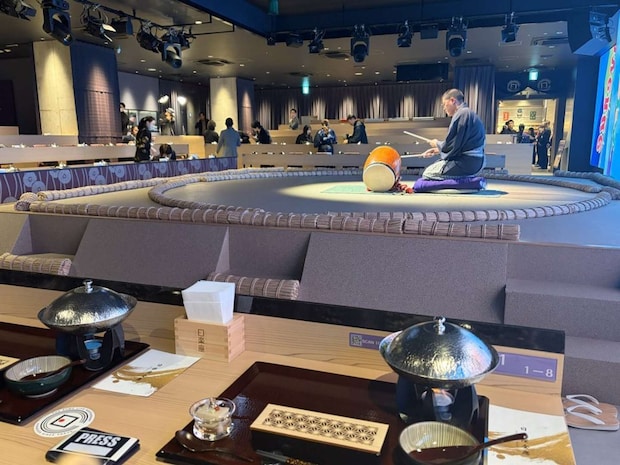 土俵側面の最前列の角。めちゃくちゃ良い席だった