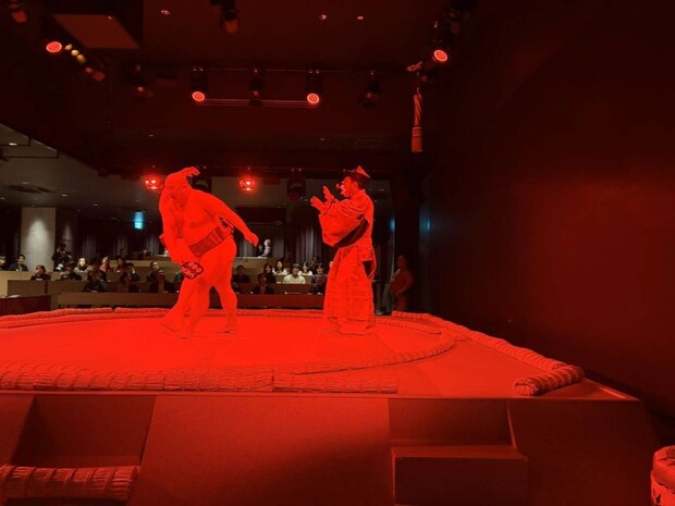 禁じ手が行われる度、紅に染まる土俵