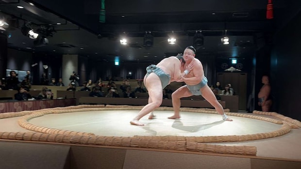 攻め手と受け手に別れて行うぶつかり稽古