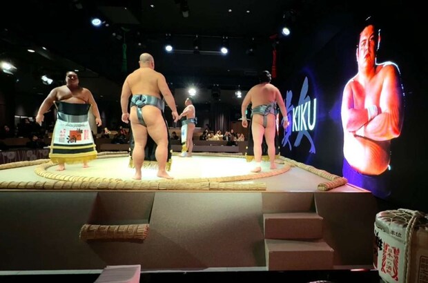 力士たちの登場