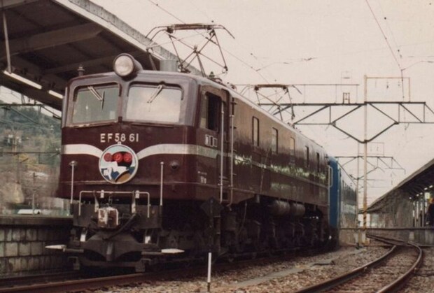 特急「踊り子」にて(画像はphotoAC)