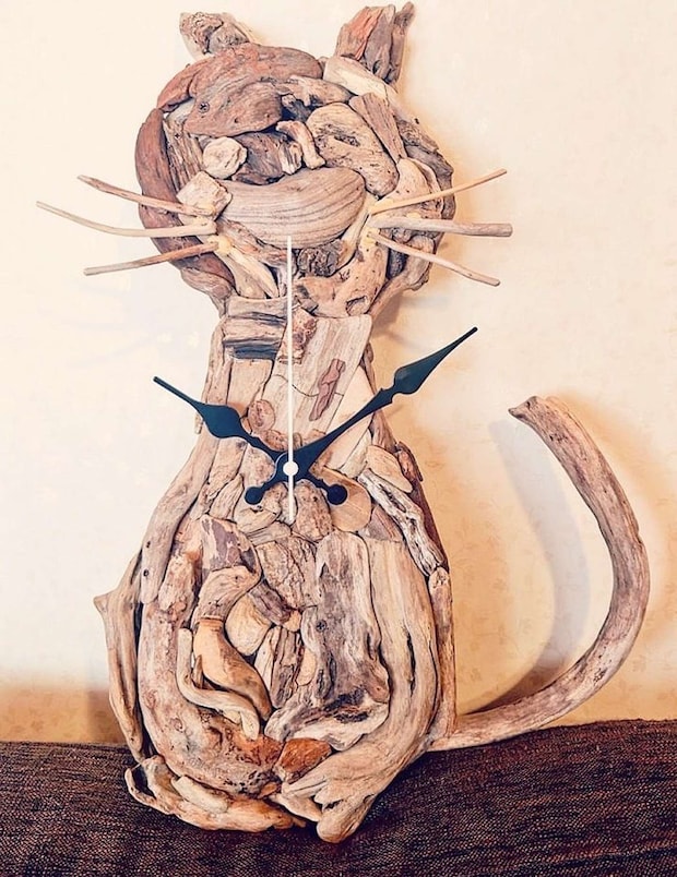 猫型の時計(画像は流木お兄さん@ryuboku023さんの投稿より)