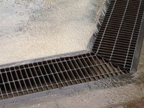 「仕事を抜けて息子の運動会に行った私。雨の中スマホで撮影してたら、後ろから年配の女性が...」（埼玉県・40代女性）