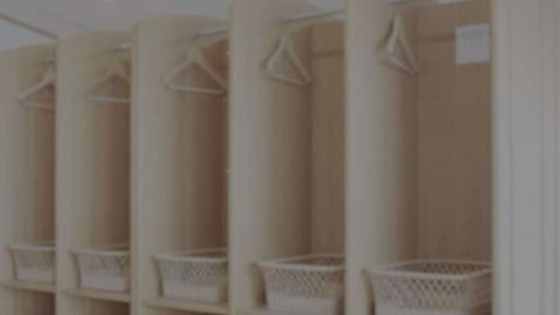 温泉施設の脱衣所で(画像はphotoAC)