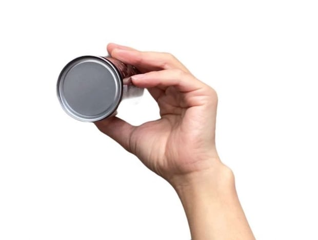 缶コーヒーを渡したら...（画像はphotoAC）