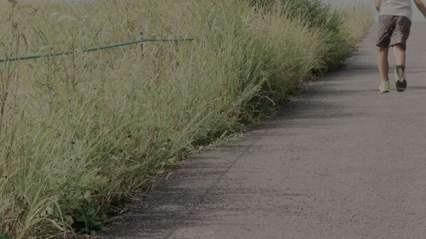 一人で帰ろうとして...（画像はphotoAC)