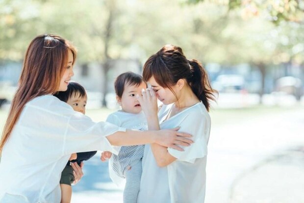 ママ友が助けになってくれて...(画像はphotoAC)