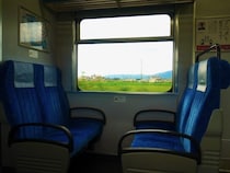 「ここ、いいですか」電車の中で声をかけてきた二人　中学生が一人旅...共に過ごした車内で起きたこと（東京都・20代男性）