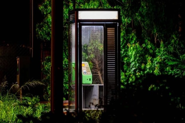 電話ボックスでハプニング(画像はphotoAC)